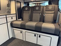 USED 2025 25 VOLKSWAGEN TRANSPORTER 2.0 TDI COMMERCE T30 SWB 150 BHP AUTOMATIC / SWB  / 6 SEATS / CRUISE / CAR PLAY / STONE GREY