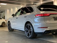 USED 2022 72 PORSCHE CAYENNE 3.0 V6 E-Hybrid 17.9kWh Platinum Edition SUV 5dr Petrol Plug-in Hybrid TiptronicS 4WD Euro 6 (s/s) (3.6kW Charger) (462 ps) STUNNING COLOUR | GREAT SPEC