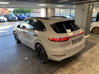 USED 2022 72 PORSCHE CAYENNE 3.0 V6 E-Hybrid 17.9kWh Platinum Edition SUV 5dr Petrol Plug-in Hybrid TiptronicS 4WD Euro 6 (s/s) (3.6kW Charger) (462 ps) STUNNING COLOUR | GREAT SPEC