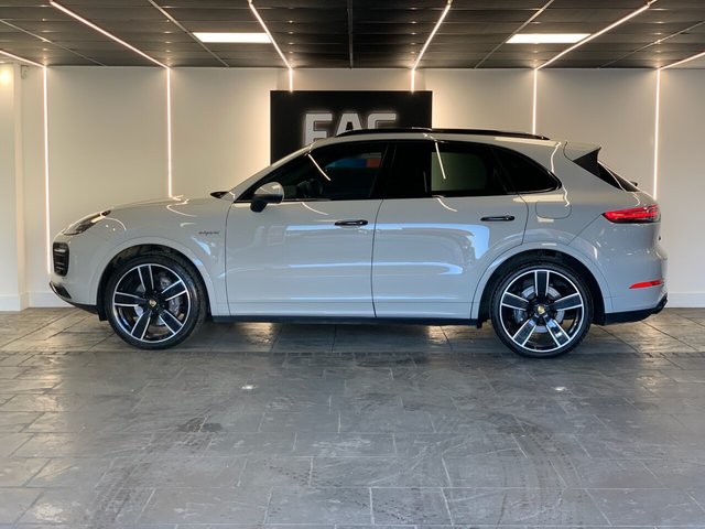 USED 2022 72 PORSCHE CAYENNE 3.0 V6 E-Hybrid 17.9kWh Platinum Edition SUV 5dr Petrol Plug-in Hybrid TiptronicS 4WD Euro 6 (s/s) (3.6kW Charger) (462 ps) STUNNING COLOUR | GREAT SPEC