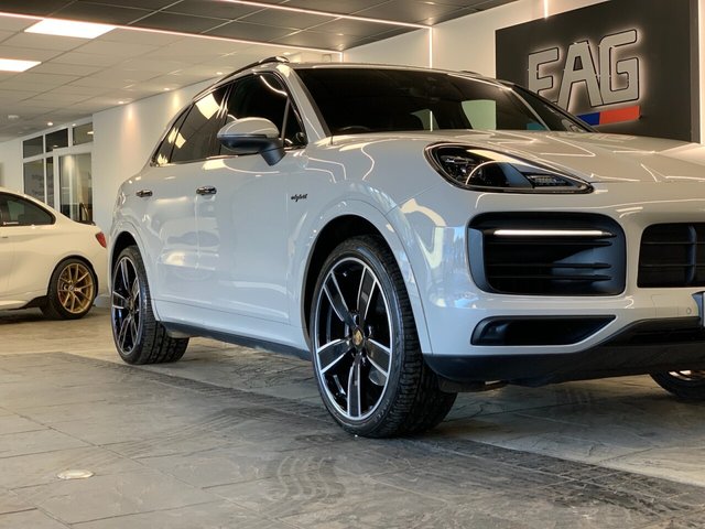USED 2022 72 PORSCHE CAYENNE 3.0 V6 E-Hybrid 17.9kWh Platinum Edition SUV 5dr Petrol Plug-in Hybrid TiptronicS 4WD Euro 6 (s/s) (3.6kW Charger) (462 ps) STUNNING COLOUR | GREAT SPEC