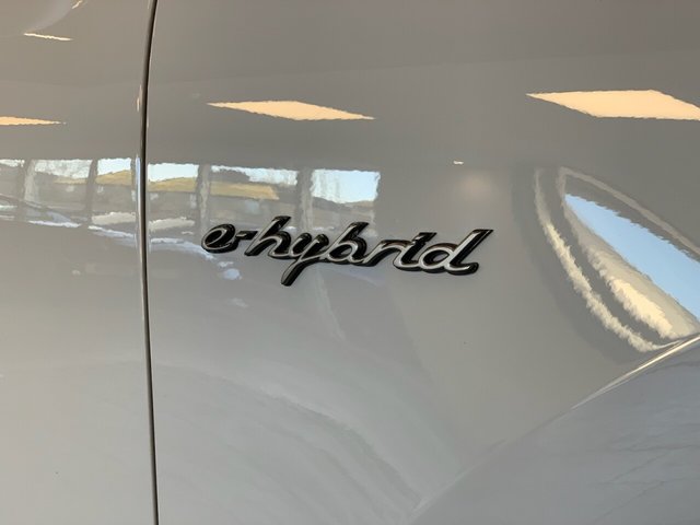 USED 2022 72 PORSCHE CAYENNE 3.0 V6 E-Hybrid 17.9kWh Platinum Edition SUV 5dr Petrol Plug-in Hybrid TiptronicS 4WD Euro 6 (s/s) (3.6kW Charger) (462 ps) STUNNING COLOUR | GREAT SPEC