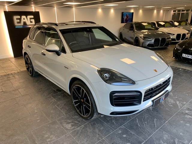 USED 2022 72 PORSCHE CAYENNE 3.0 V6 E-Hybrid 17.9kWh Platinum Edition SUV 5dr Petrol Plug-in Hybrid TiptronicS 4WD Euro 6 (s/s) (3.6kW Charger) (462 ps) STUNNING COLOUR | GREAT SPEC