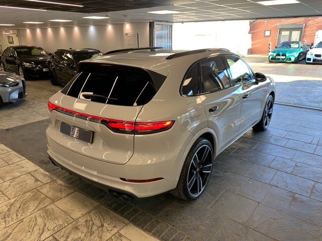 USED 2022 72 PORSCHE CAYENNE 3.0 V6 E-Hybrid 17.9kWh Platinum Edition SUV 5dr Petrol Plug-in Hybrid TiptronicS 4WD Euro 6 (s/s) (3.6kW Charger) (462 ps) STUNNING COLOUR | GREAT SPEC