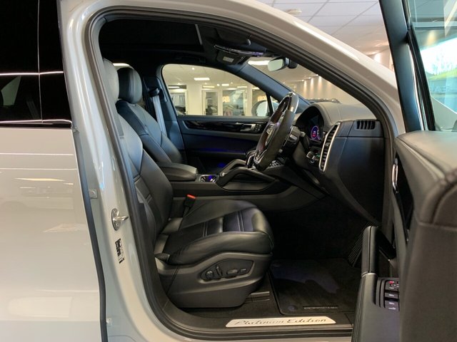 USED 2022 72 PORSCHE CAYENNE 3.0 V6 E-Hybrid 17.9kWh Platinum Edition SUV 5dr Petrol Plug-in Hybrid TiptronicS 4WD Euro 6 (s/s) (3.6kW Charger) (462 ps) STUNNING COLOUR | GREAT SPEC