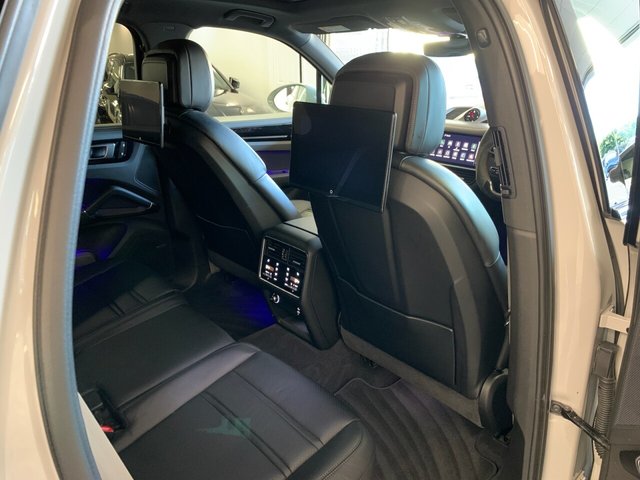 USED 2022 72 PORSCHE CAYENNE 3.0 V6 E-Hybrid 17.9kWh Platinum Edition SUV 5dr Petrol Plug-in Hybrid TiptronicS 4WD Euro 6 (s/s) (3.6kW Charger) (462 ps) STUNNING COLOUR | GREAT SPEC