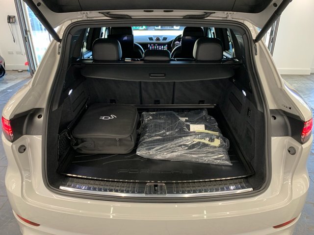 USED 2022 72 PORSCHE CAYENNE 3.0 V6 E-Hybrid 17.9kWh Platinum Edition SUV 5dr Petrol Plug-in Hybrid TiptronicS 4WD Euro 6 (s/s) (3.6kW Charger) (462 ps) STUNNING COLOUR | GREAT SPEC