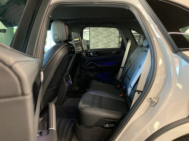 USED 2022 72 PORSCHE CAYENNE 3.0 V6 E-Hybrid 17.9kWh Platinum Edition SUV 5dr Petrol Plug-in Hybrid TiptronicS 4WD Euro 6 (s/s) (3.6kW Charger) (462 ps) STUNNING COLOUR | GREAT SPEC