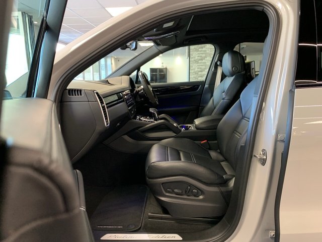 USED 2022 72 PORSCHE CAYENNE 3.0 V6 E-Hybrid 17.9kWh Platinum Edition SUV 5dr Petrol Plug-in Hybrid TiptronicS 4WD Euro 6 (s/s) (3.6kW Charger) (462 ps) STUNNING COLOUR | GREAT SPEC