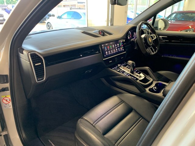 USED 2022 72 PORSCHE CAYENNE 3.0 V6 E-Hybrid 17.9kWh Platinum Edition SUV 5dr Petrol Plug-in Hybrid TiptronicS 4WD Euro 6 (s/s) (3.6kW Charger) (462 ps) STUNNING COLOUR | GREAT SPEC