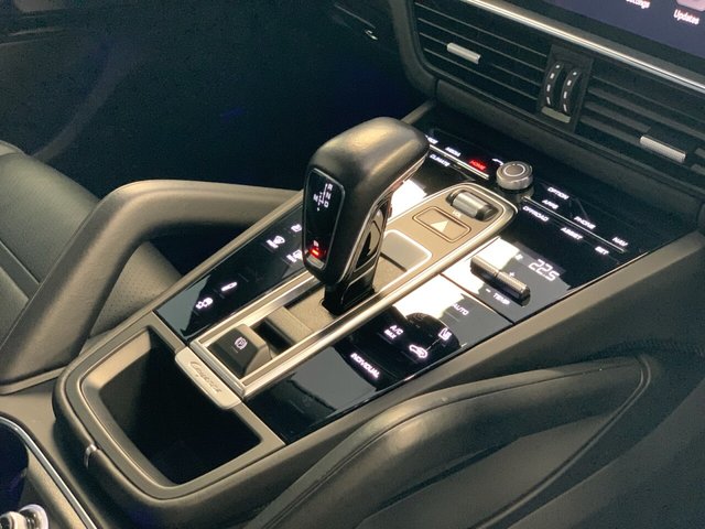 USED 2022 72 PORSCHE CAYENNE 3.0 V6 E-Hybrid 17.9kWh Platinum Edition SUV 5dr Petrol Plug-in Hybrid TiptronicS 4WD Euro 6 (s/s) (3.6kW Charger) (462 ps) STUNNING COLOUR | GREAT SPEC