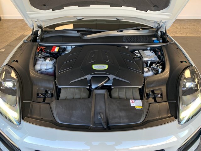 USED 2022 72 PORSCHE CAYENNE 3.0 V6 E-Hybrid 17.9kWh Platinum Edition SUV 5dr Petrol Plug-in Hybrid TiptronicS 4WD Euro 6 (s/s) (3.6kW Charger) (462 ps) STUNNING COLOUR | GREAT SPEC
