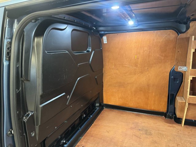 2022 Ford Transit Custom 2L Sport 5dr - Photo 6