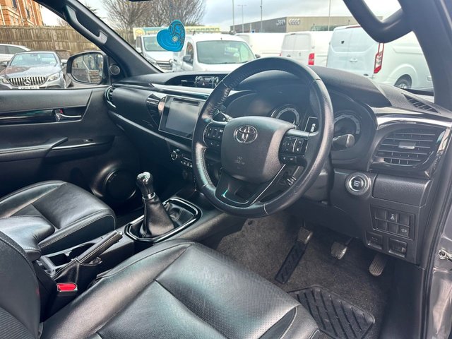 2020 TOYOTA HI-LUX - Photo 11