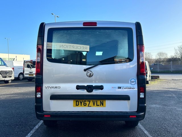 2017 VAUXHALL VIVARO - Photo 7