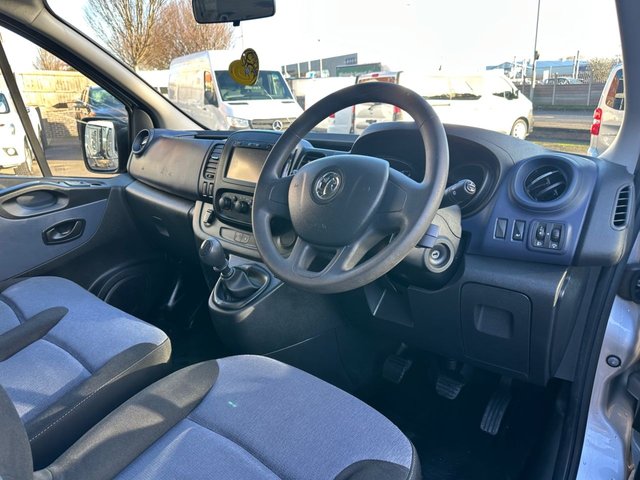 2017 VAUXHALL VIVARO - Photo 10