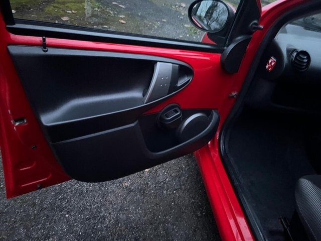 2014 TOYOTA AYGO - Photo 11