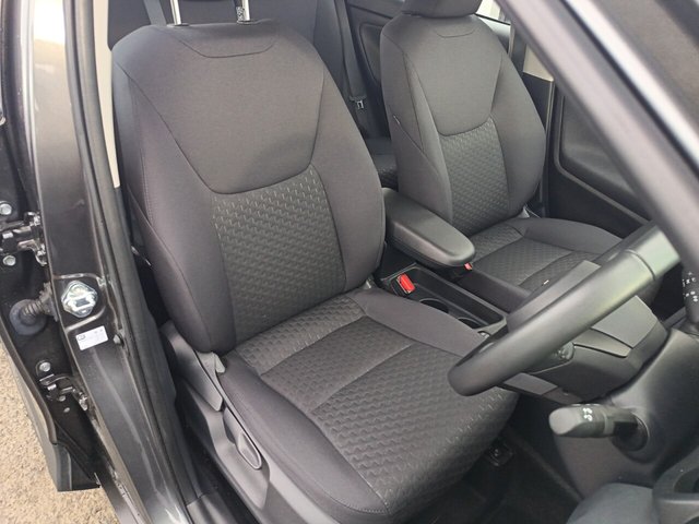 2025 TOYOTA YARIS CROSS - Photo 4