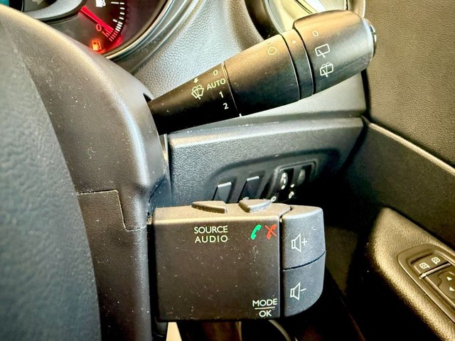 2017 Renault Captur 0.9L Dynamique Nav 5dr - Photo 9