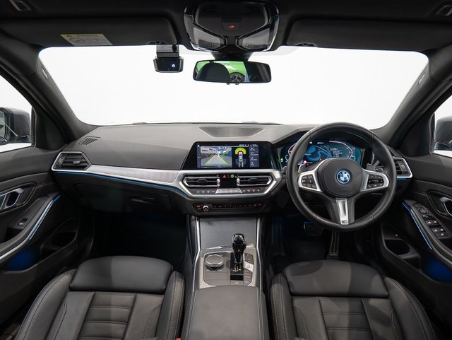 2022 BMW 3 Series 2L M Sport 4dr - Photo 2