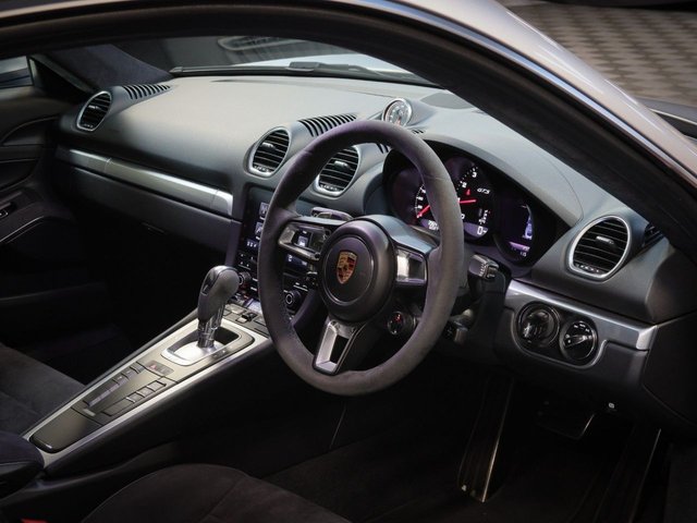 2018 PORSCHE 718 CAYMAN - Photo 2