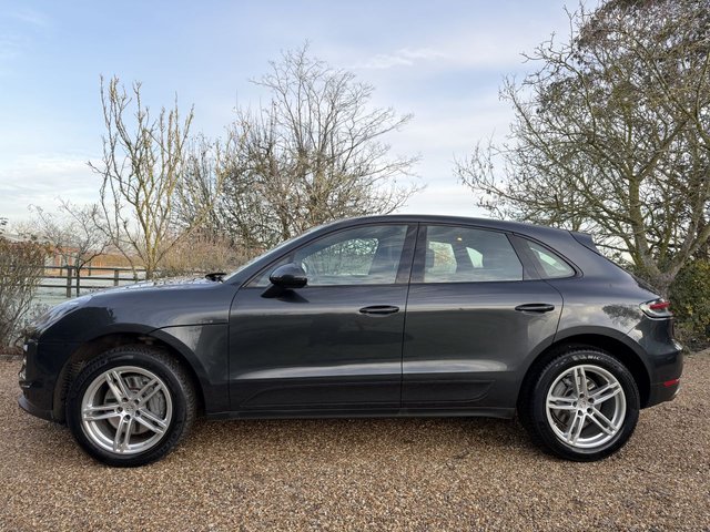2020 PORSCHE MACAN S - Photo 3