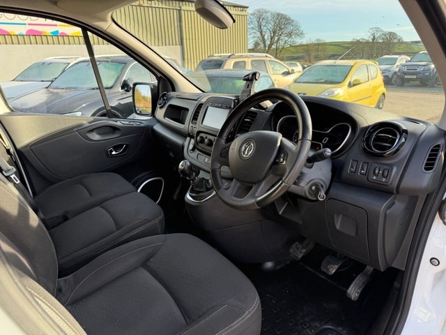 2017 VAUXHALL VIVARO - Photo 7