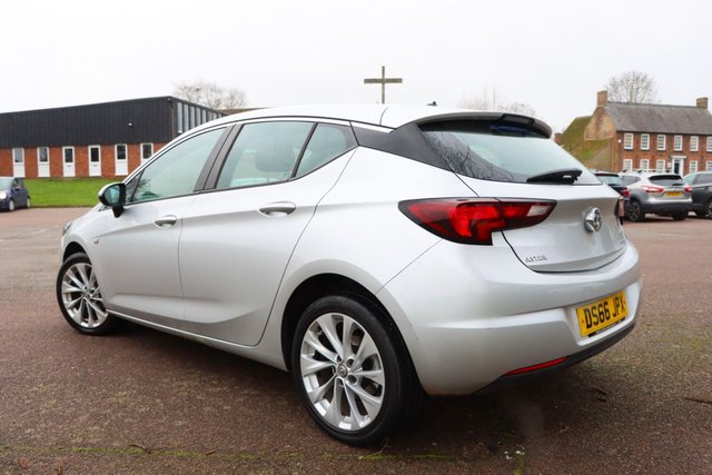 2016 VAUXHALL ASTRA - Photo 3