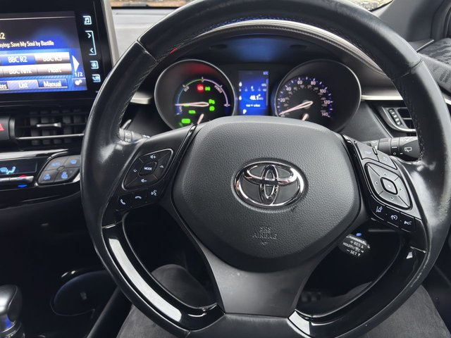 2018 TOYOTA C-HR - Photo 11