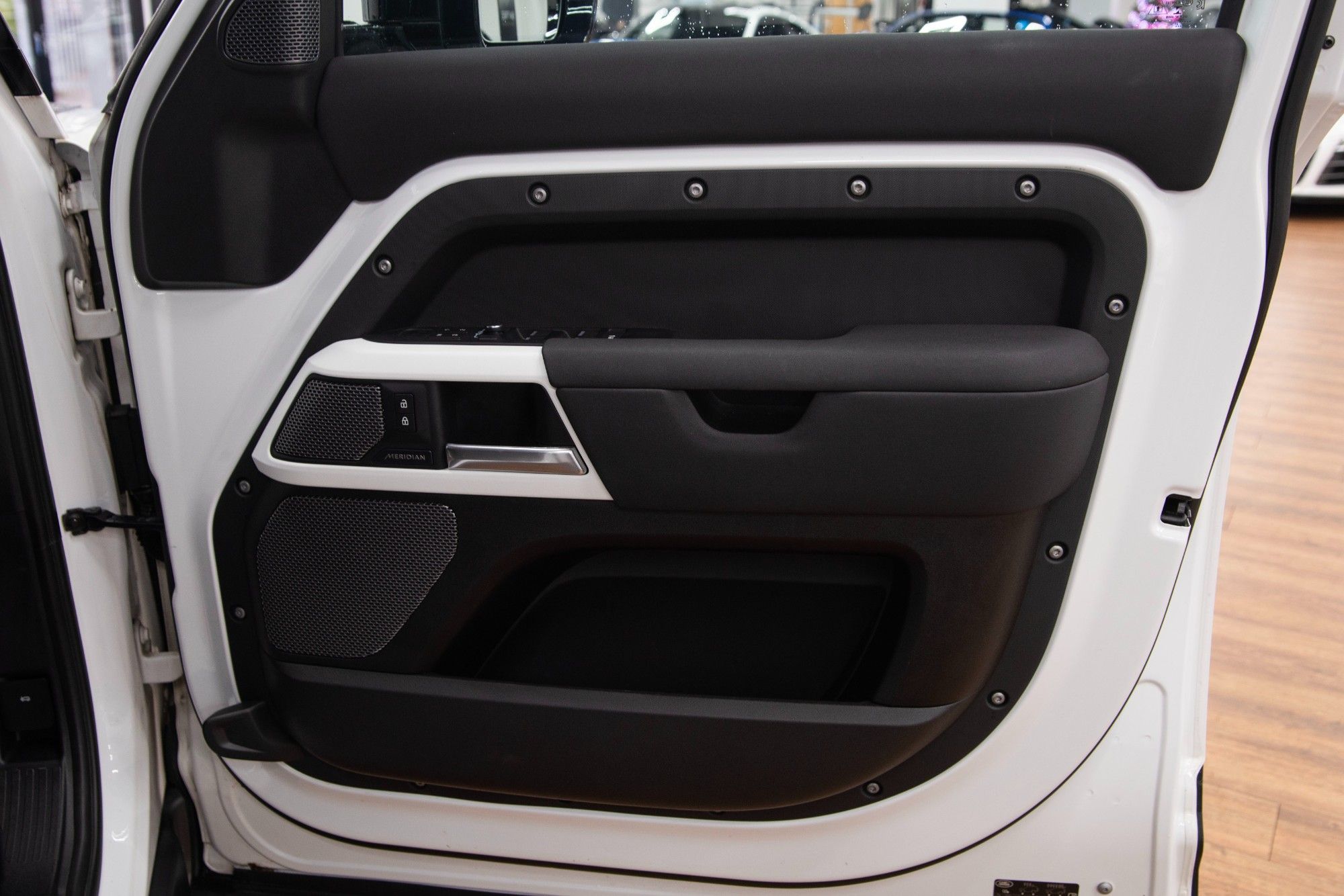 USED 2021 21 LAND ROVER DEFENDER 2.0 P300 SE  