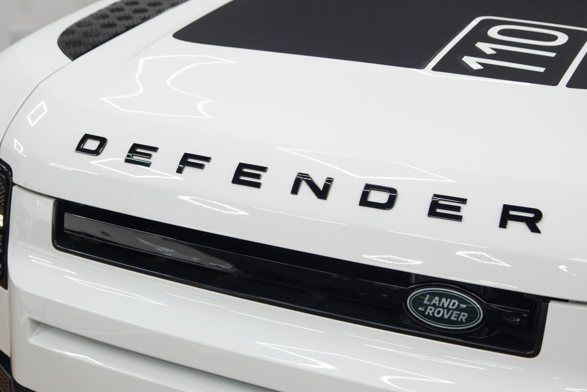 USED 2021 21 LAND ROVER DEFENDER 2.0 P300 SE  