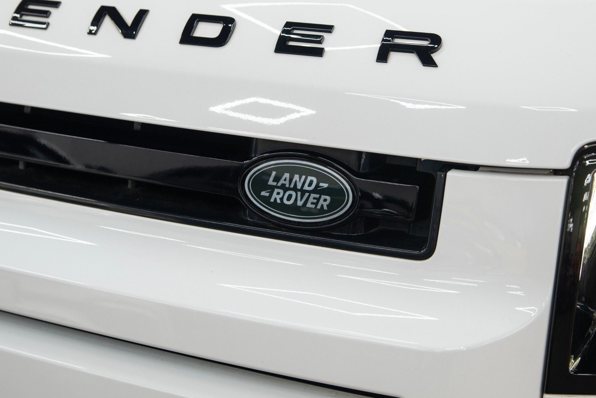 USED 2021 21 LAND ROVER DEFENDER 2.0 P300 SE  