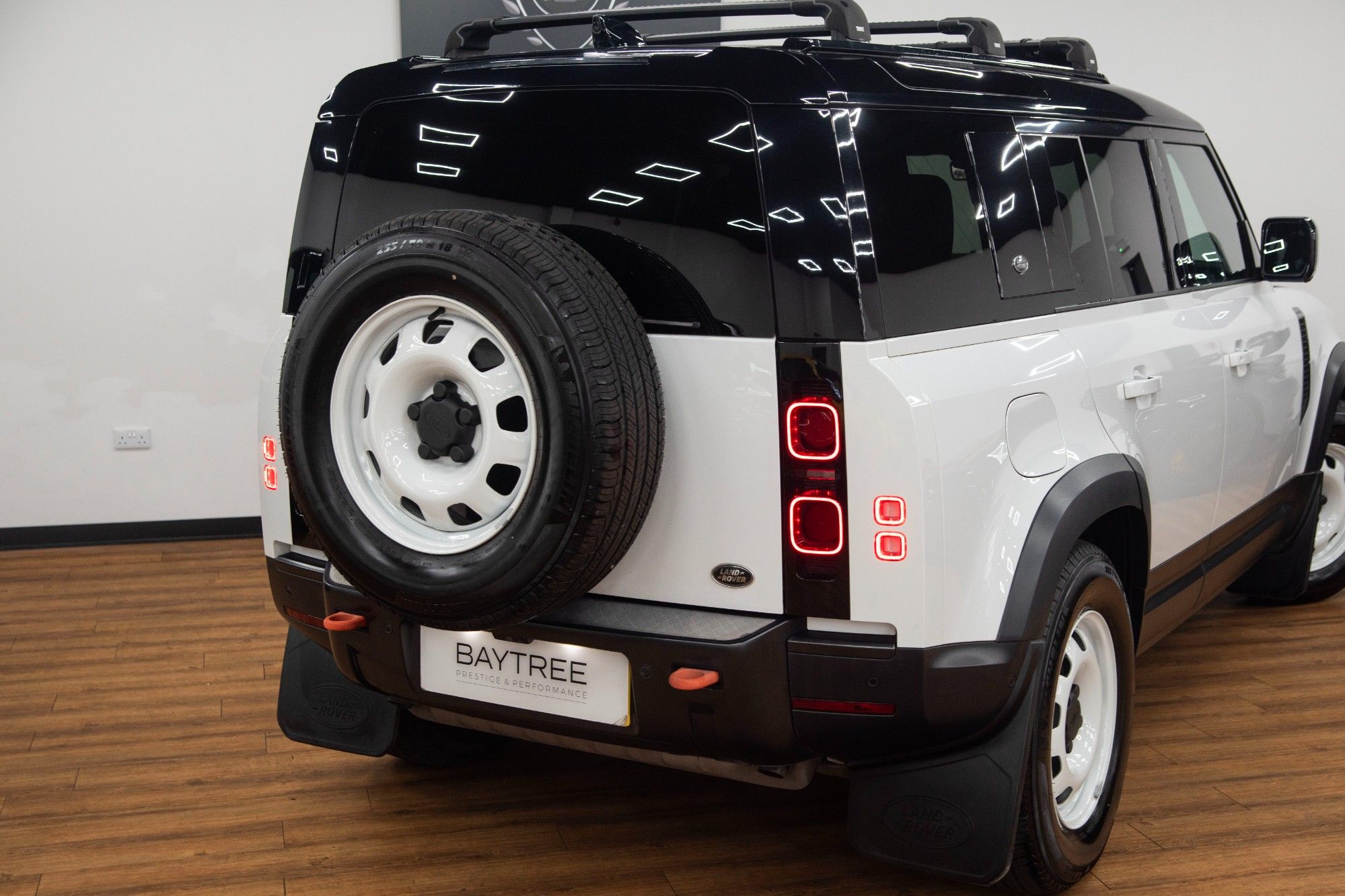 USED 2021 21 LAND ROVER DEFENDER 2.0 P300 SE  
