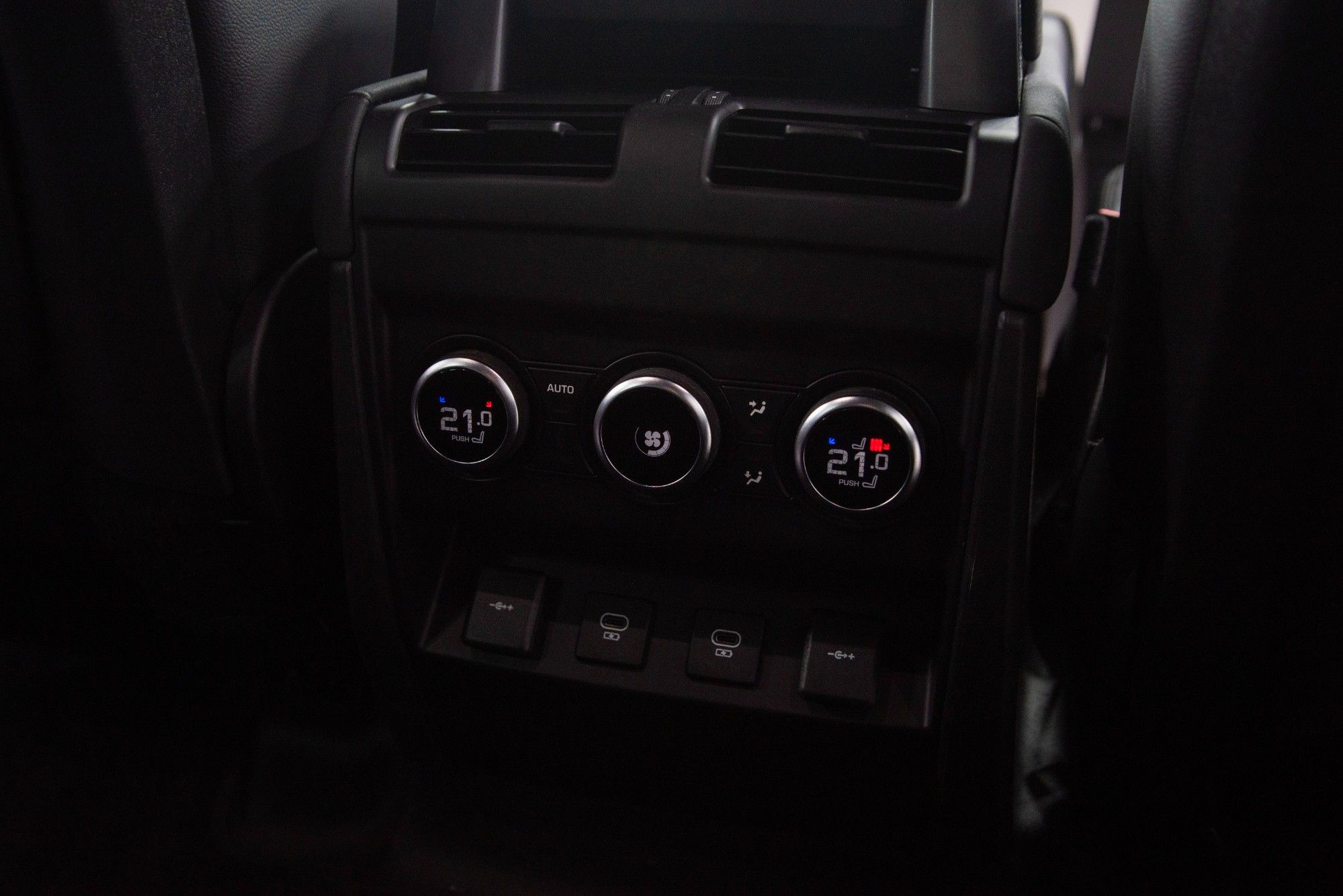 USED 2021 21 LAND ROVER DEFENDER 2.0 P300 SE  