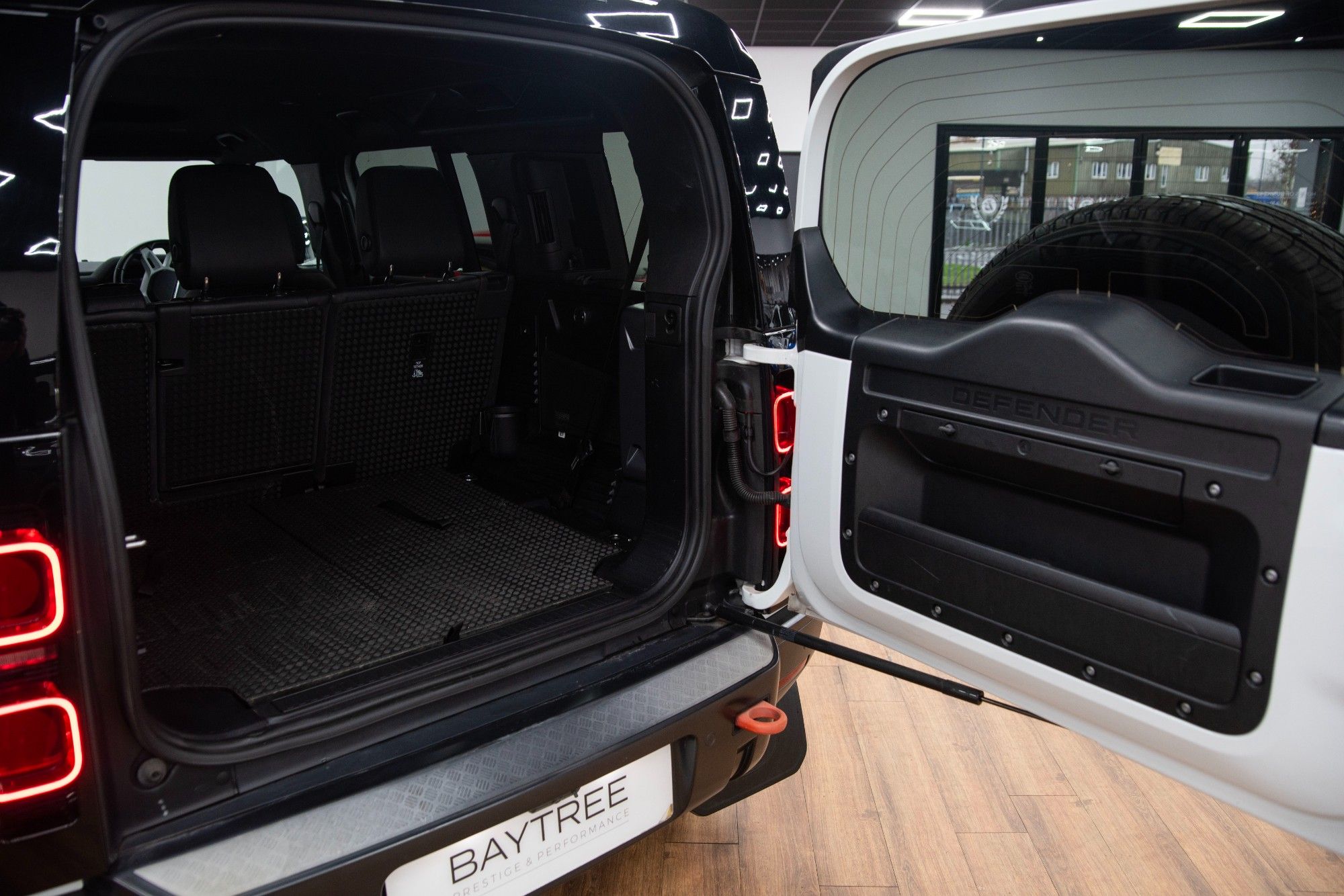 USED 2021 21 LAND ROVER DEFENDER 2.0 P300 SE  