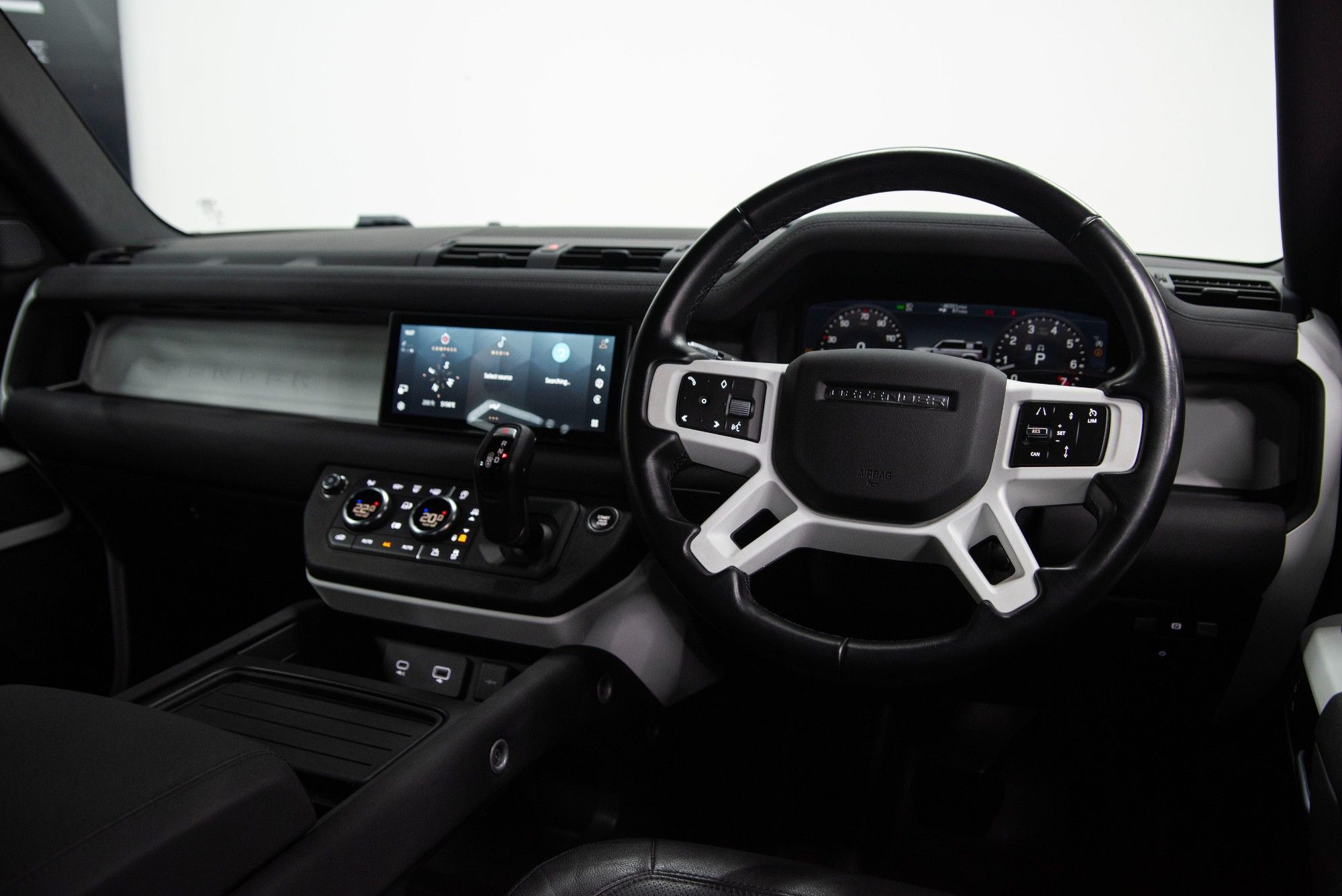 USED 2021 21 LAND ROVER DEFENDER 2.0 P300 SE  
