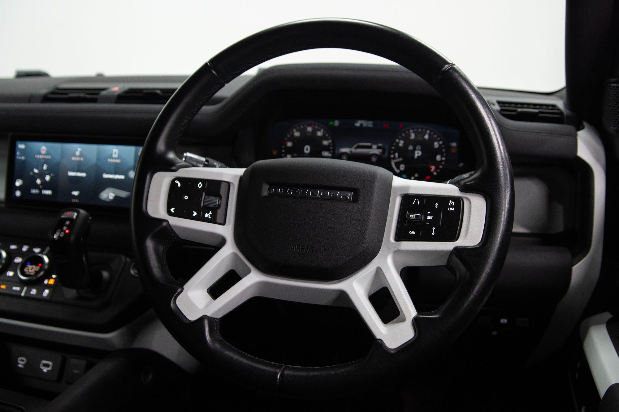 USED 2021 21 LAND ROVER DEFENDER 2.0 P300 SE  