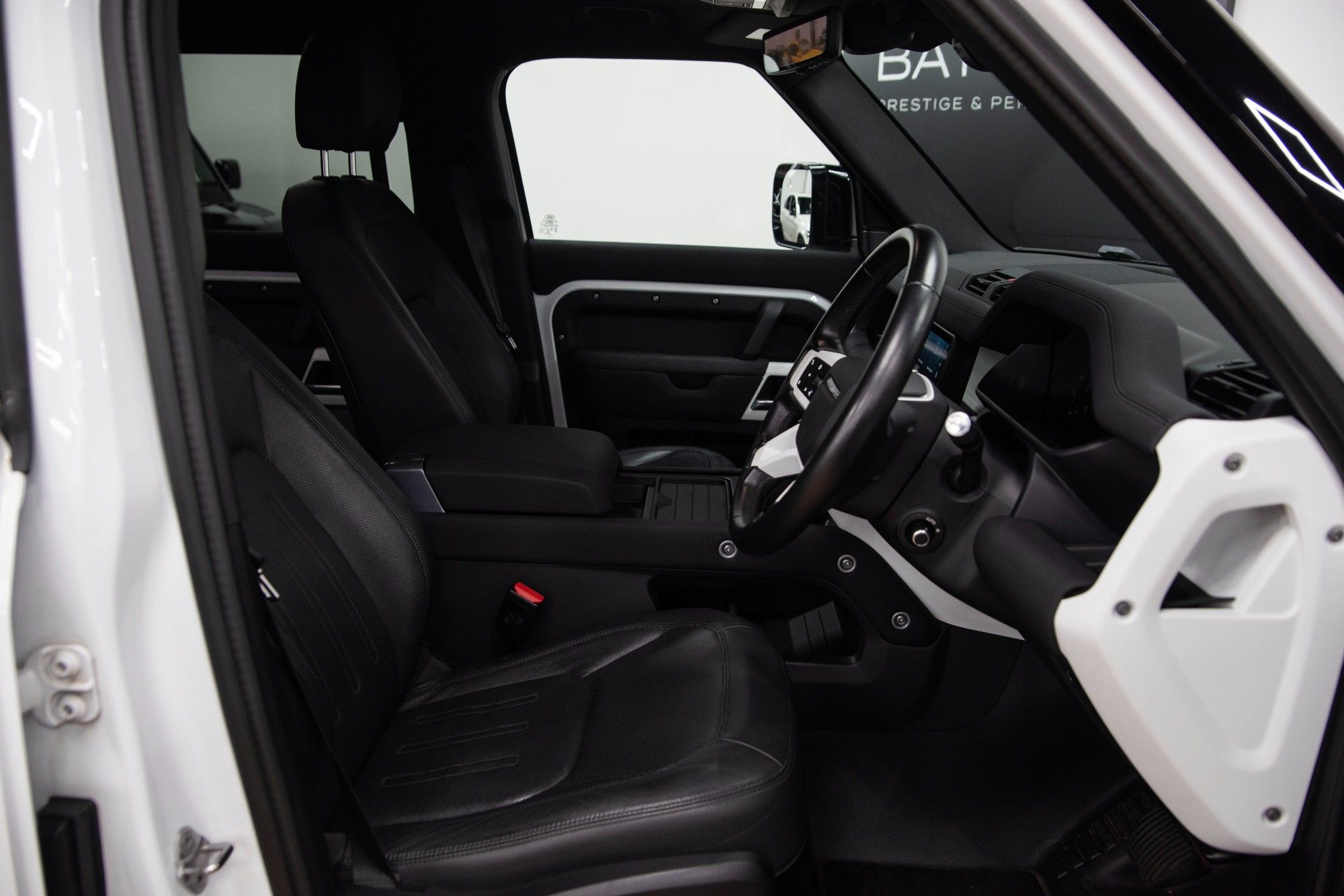 USED 2021 21 LAND ROVER DEFENDER 2.0 P300 SE  