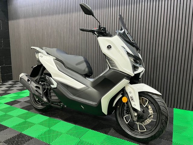 View our VOGE SR1