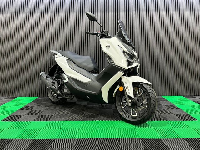 View our VOGE SR1