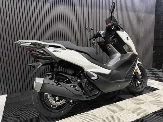 View our VOGE SR1
