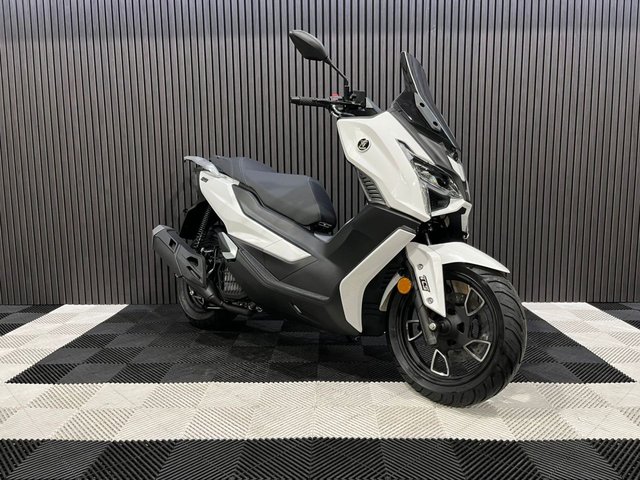 View our VOGE SR1
