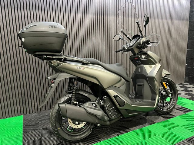 View our VOGE SR16