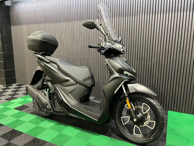 View our VOGE SR16