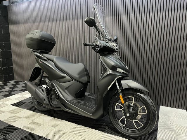 View our VOGE SR16