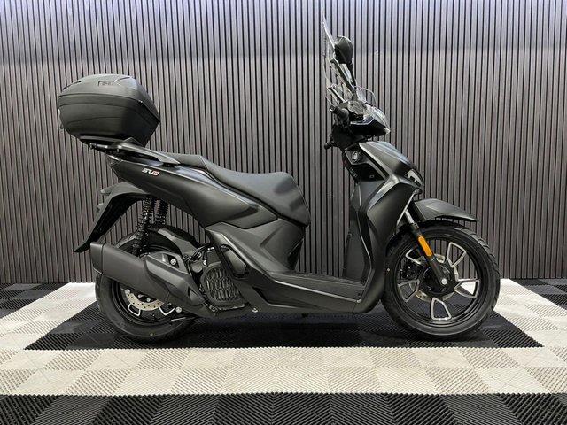 View our VOGE SR16