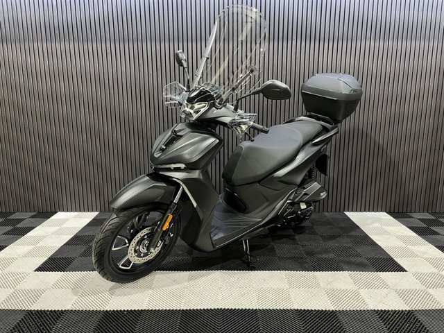 View our VOGE SR16