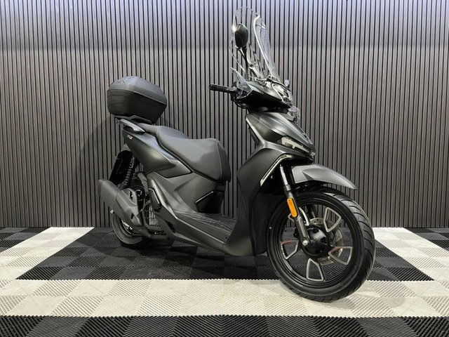 View our VOGE SR16