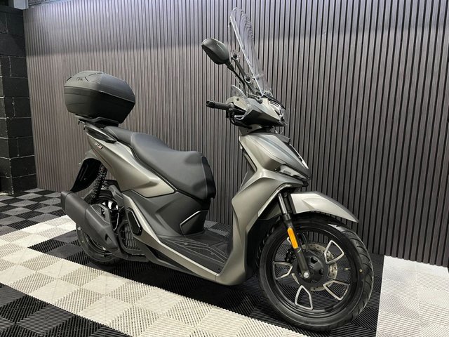 View our VOGE SR16