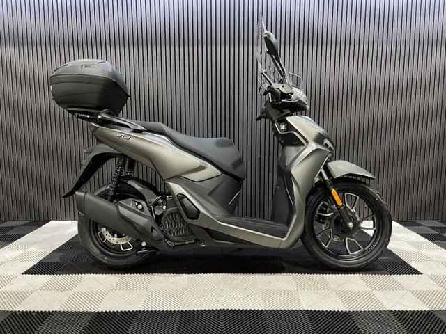 View our VOGE SR16